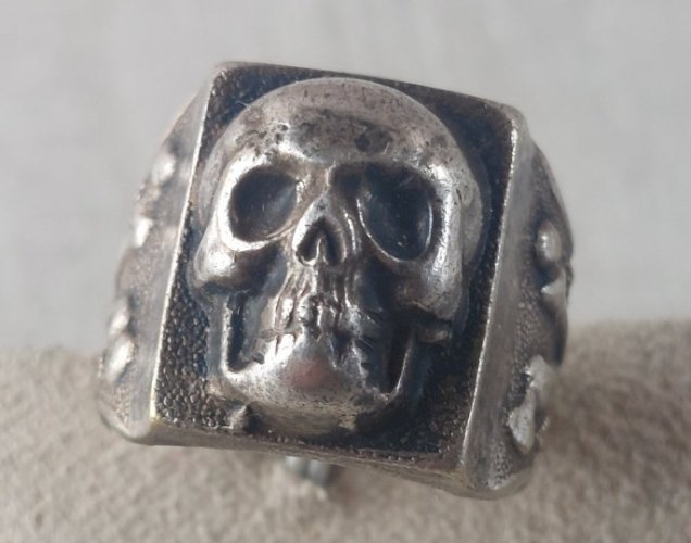 Ancienne bague, décor tête de mort / Biker, ajustable, en métal argenté ^