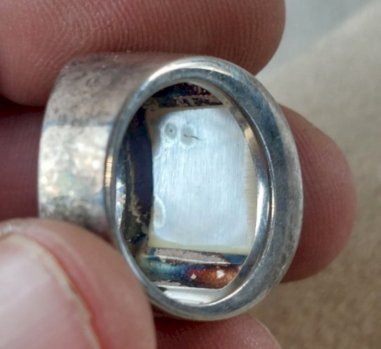 Ancienne bague, nacre et argent massif