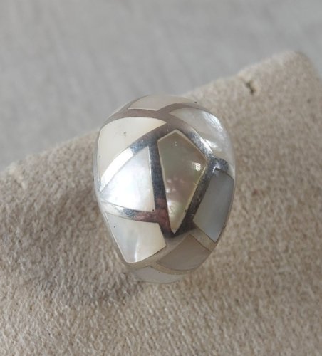 Ancienne bague, nacre et argent massif