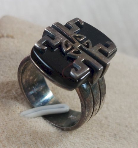Ancienne bague, onyx et argent massif