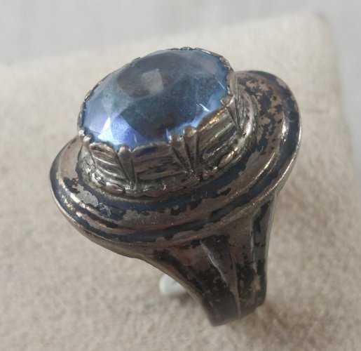 Ancienne bague, pierre bleue, en argent