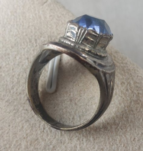 Ancienne bague, pierre bleue, en argent