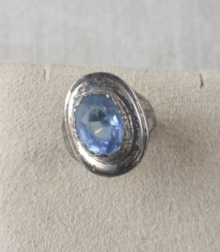 Ancienne bague, pierre bleue, en argent