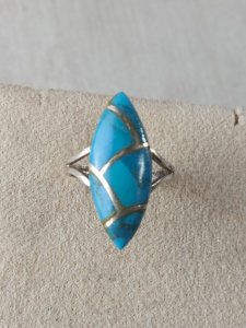 Ancienne bague, pierre turquoise, en argent massif