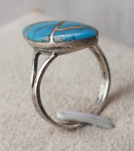 Ancienne bague, pierre turquoise, en argent massif