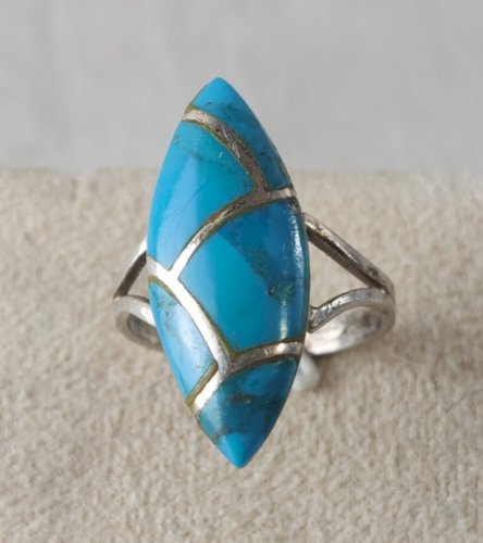 Ancienne bague, pierre turquoise, en argent massif