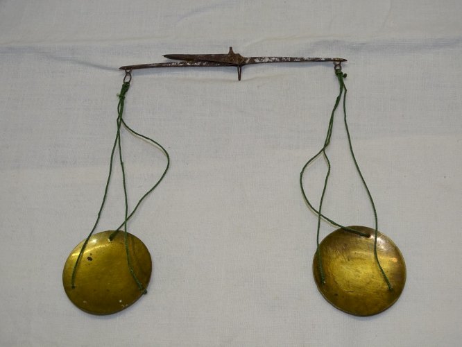-ANCIENNE BALANCE de CHANGEUR XVIIIe dans sa boite PUR JUS de GRENIER COLLECTION