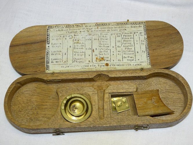 -ANCIENNE BALANCE de CHANGEUR XVIIIe dans sa boite PUR JUS GRENIER COLLECTION  D