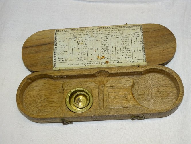 -ANCIENNE BALANCE de CHANGEUR XVIIIe dans sa boite PUR JUS GRENIER COLLECTION  D