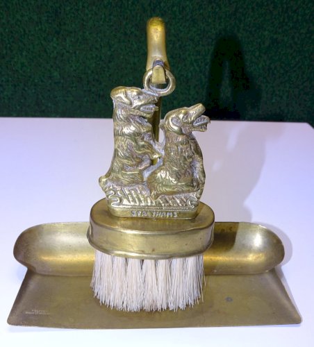 -ANCIENNE BALAYETTE de TABLE en LAITON SEALYHAMS avec 2 CHIENS déco Table   D