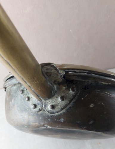 Ancienne bassinoire avec couvercle / chauffe lit, en laiton ajouré, décor panier