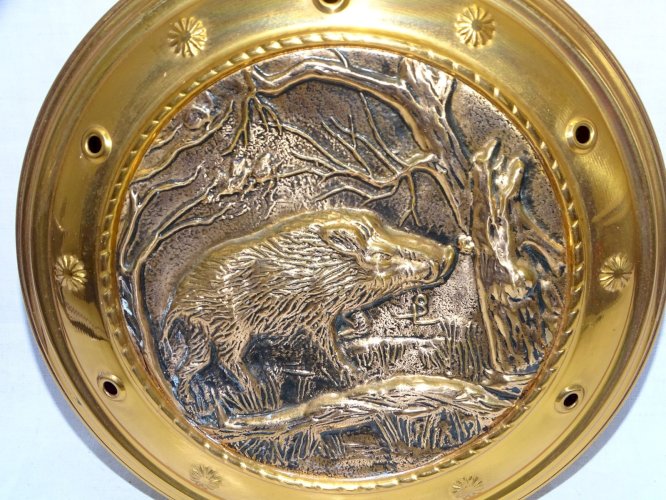-ANCIENNE BASSINOIRE DECORATIVE EN CUIVRE UN SANGLIER AU CENTRE XXe déco   D