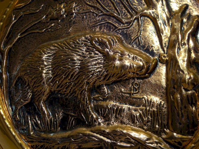 -ANCIENNE BASSINOIRE DECORATIVE EN CUIVRE UN SANGLIER AU CENTRE XXe déco   D