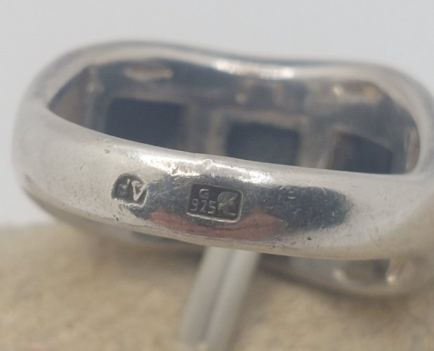 Ancienne belle bague, pierres ambre, en argent massif ^