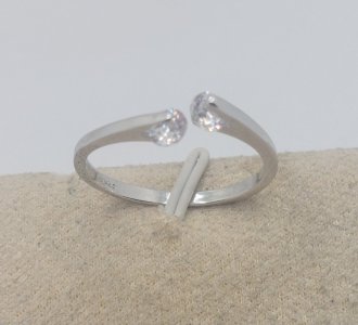 Vintage beautiful ring, zircon stones, in solid silver