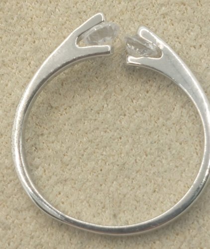 Ancienne belle bague, pierres zircon, en argent massif ^