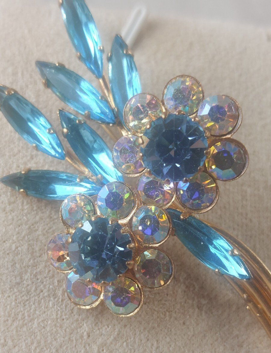 Broche Vintage Strass Métal Doré - Ancienne, Occasion En Bon état, Décor Scintillant