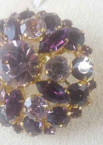 Ancienne belle broche, décor strass, en métal doré, vintage