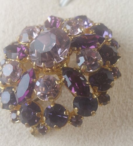 Ancienne belle broche, décor strass, en métal doré, vintage