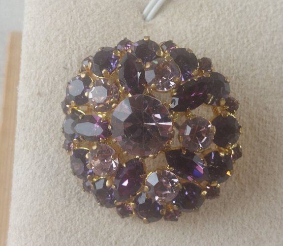 Ancienne belle broche, décor strass, en métal doré, vintage