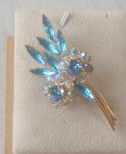 Ancienne belle broche, décor strass, en métal doré, vintage