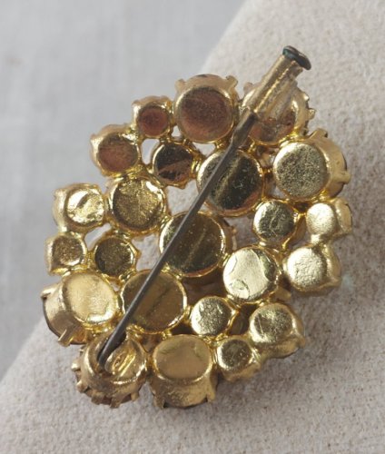 Ancienne belle broche, décor strass, en métal doré, vintage