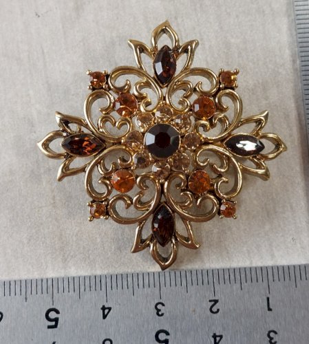 Ancienne belle broche, décor strass, en métal doré, vintage