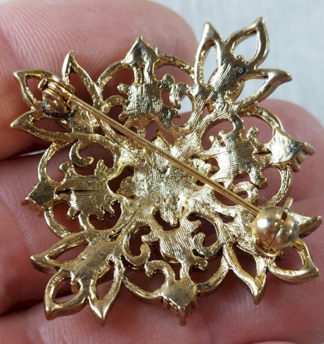 Ancienne belle broche, décor strass, en métal doré, vintage