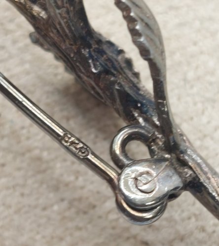 Ancienne belle broche, en argent massif et ambre, forme roses