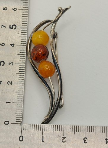 Ancienne belle broche, en argent massif et ambre