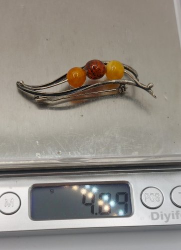 Ancienne belle broche, en argent massif et ambre