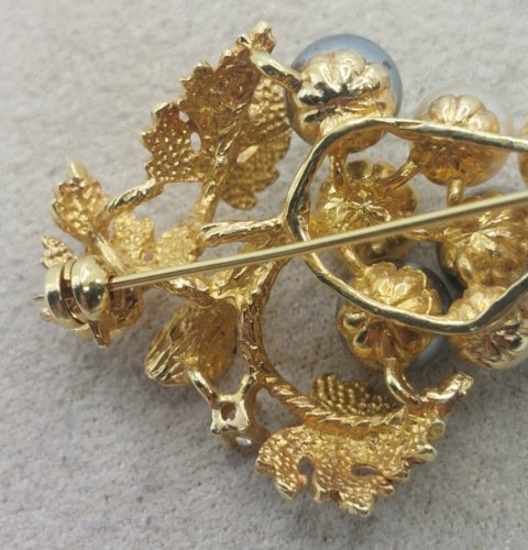 Ancienne belle broche, forme grappe de raisin, en plaqué or