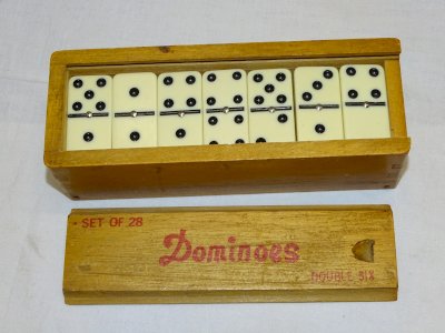 - ANCIENNE BOITE 28 DOMINOS DOUBLE 6 Boite Montage QUEUE D'ARONDE JEU ANCIEN  D