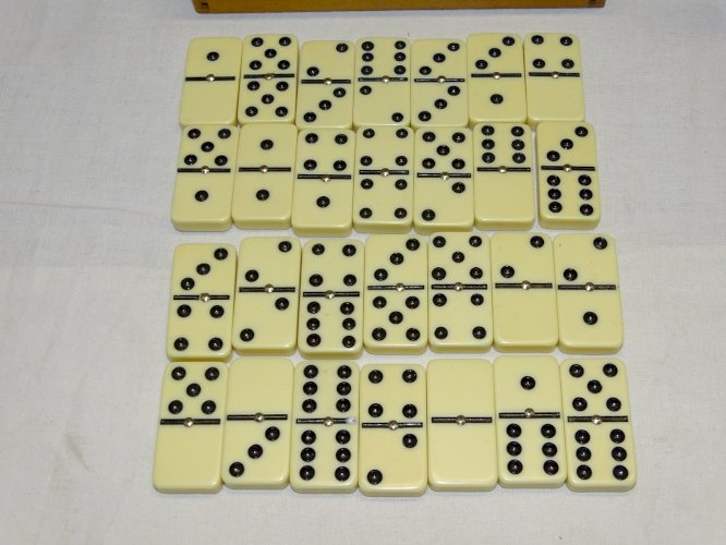 - ANCIENNE BOITE 28 DOMINOS DOUBLE 6 Boite Montage QUEUE D'ARONDE JEU ANCIEN  D