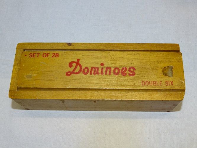 - ANCIENNE BOITE 28 DOMINOS DOUBLE 6 Boite Montage QUEUE D'ARONDE JEU ANCIEN  D