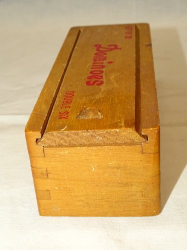 - ANCIENNE BOITE 28 DOMINOS DOUBLE 6 Boite Montage QUEUE D'ARONDE JEU ANCIEN  D