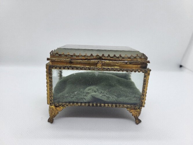 ANCIENNE BOITE A BIJOUX EN VERRE BISEAUTE