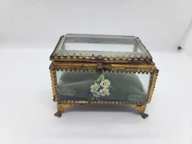 ANCIENNE BOITE A BIJOUX EN VERRE BISEAUTE