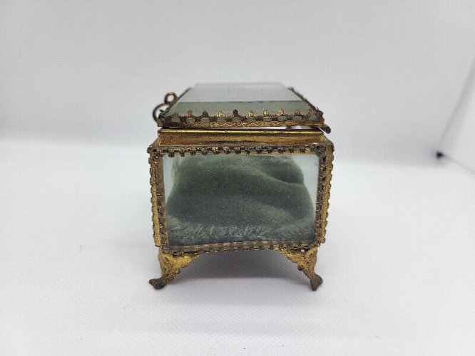 ANCIENNE BOITE A BIJOUX EN VERRE BISEAUTE