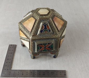 Ancienne boîte à bijoux marocaine / berbère, en cuivre