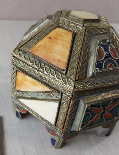 Ancienne boîte à bijoux marocaine / berbère, en cuivre