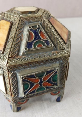 Ancienne boîte à bijoux marocaine / berbère, en cuivre
