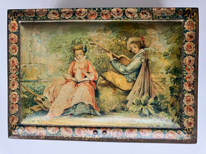 ancienne boite a biscuits en tole lithographiee decor scene galante romantique