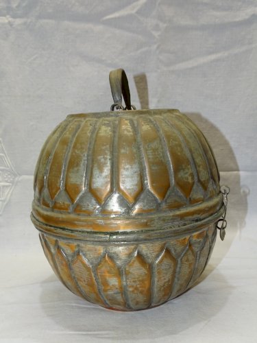 -ANCIENNE BOITE A CHAPATIS ORIENTALE BOITE  A REPAS EN CUIVRE ETAME    D