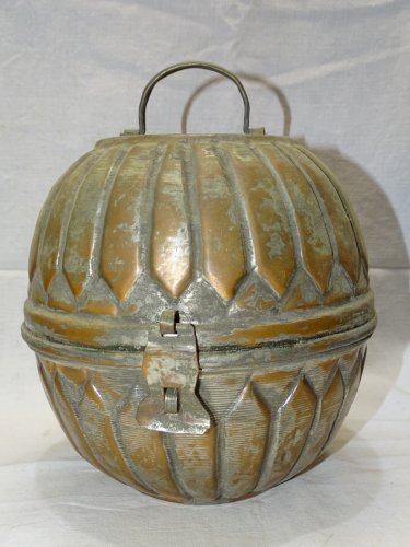 -ANCIENNE BOITE A CHAPATIS ORIENTALE BOITE  A REPAS EN CUIVRE ETAME    D