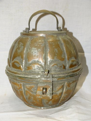 -ANCIENNE BOITE A CHAPATIS ORIENTALE BOITE  A REPAS EN CUIVRE ETAME    D