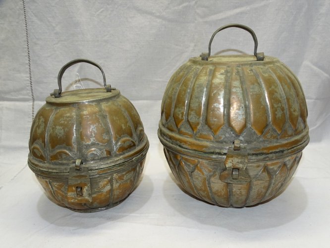 -ANCIENNE BOITE A CHAPATIS ORIENTALE BOITE  A REPAS EN CUIVRE ETAME    D