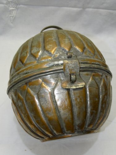 -ANCIENNE BOITE A CHAPATIS ORIENTALE BOITE  A REPAS EN CUIVRE ETAME    D