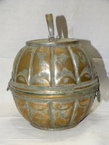 -ANCIENNE BOITE A CHAPATIS ORIENTALE BOITE  A REPAS EN CUIVRE ETAME    D