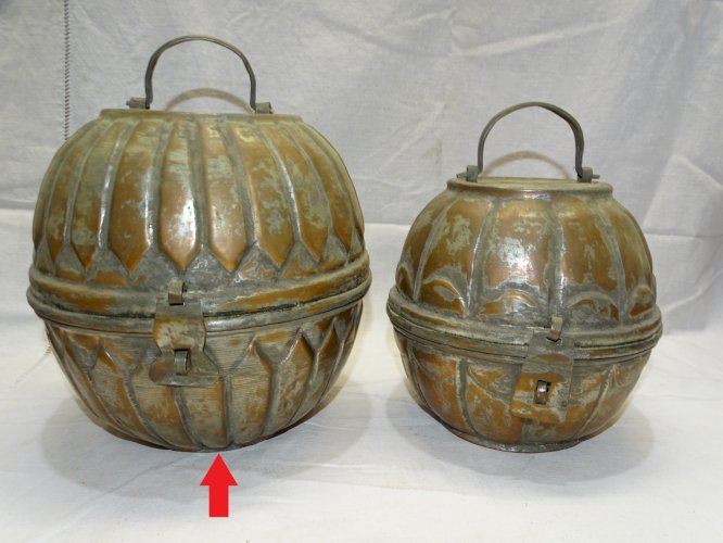 -ANCIENNE BOITE A CHAPATIS ORIENTALE BOITE  A REPAS EN CUIVRE ETAME    D